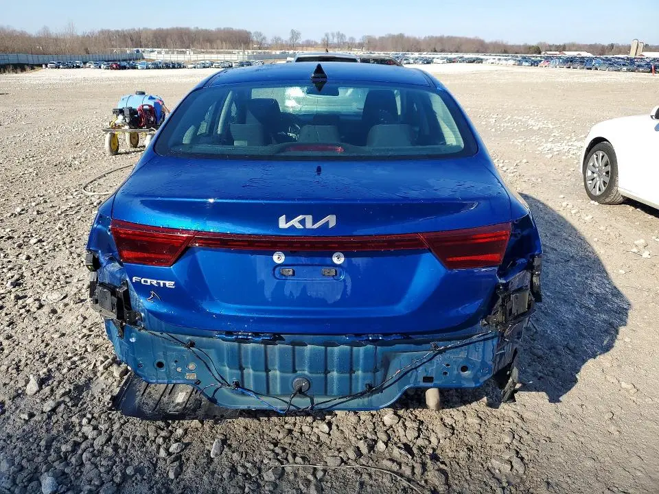 2024 KIA FORTE LXS  