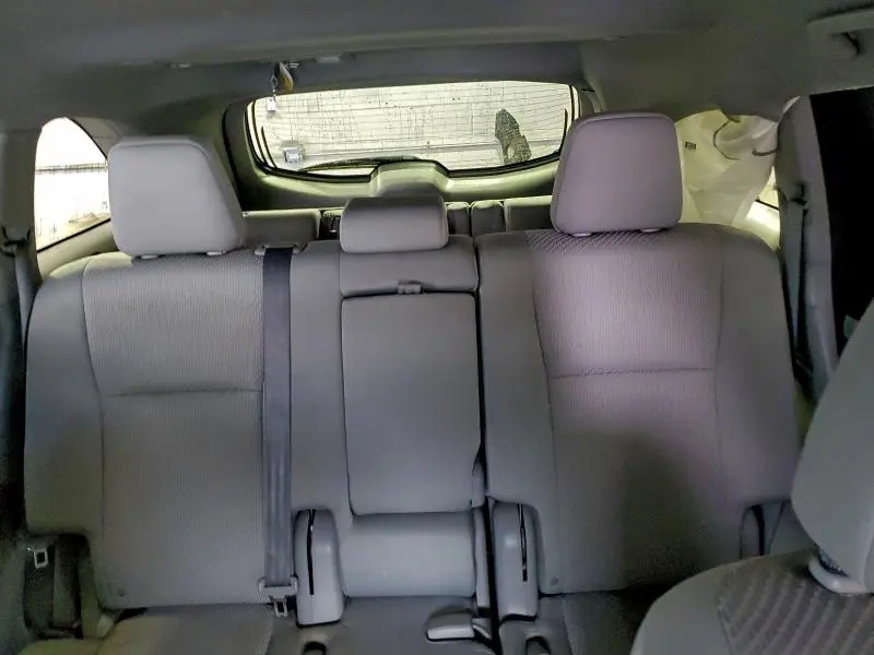 2016 TOYOTA HIGHLANDER LE  