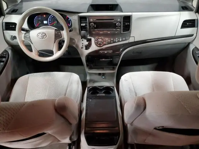 2013 TOYOTA SIENNA LE  
