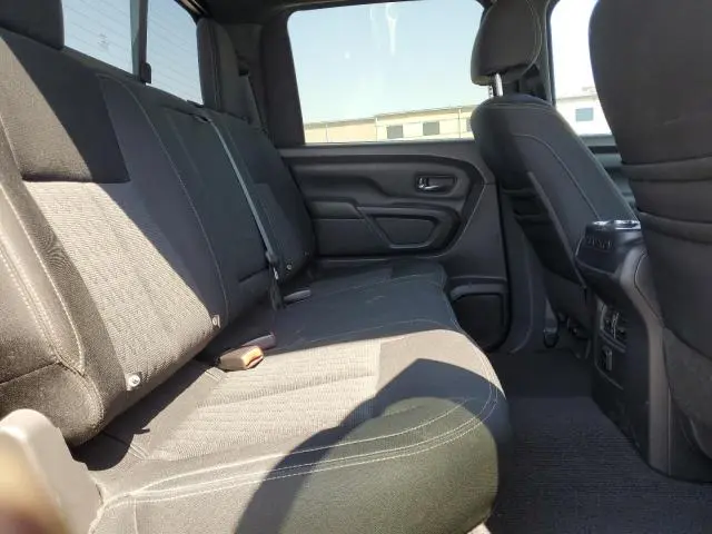 2018 NISSAN TITAN SV  