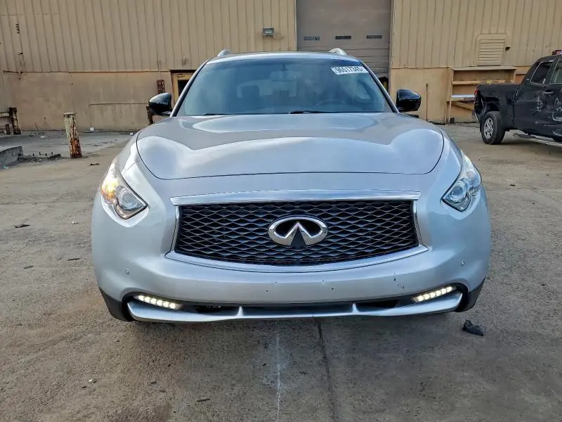 2017 INFINITI QX70   