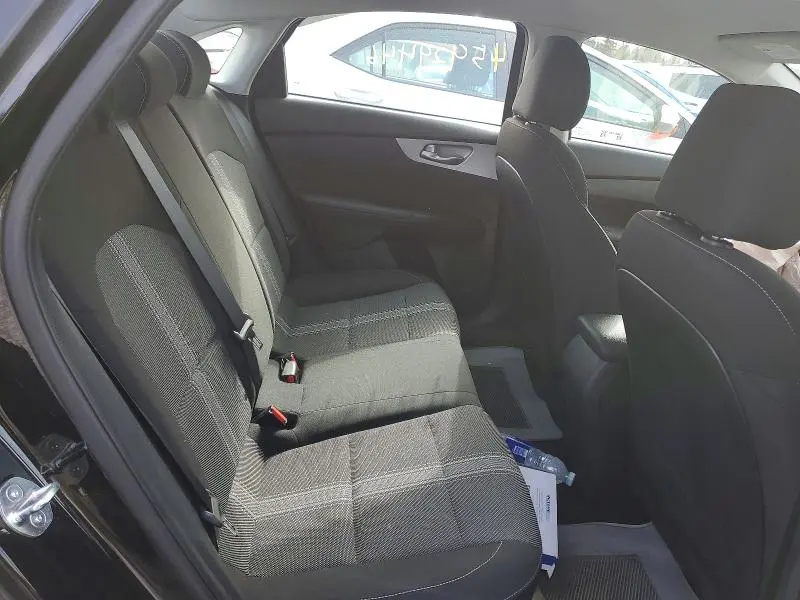 2023 KIA FORTE LX  