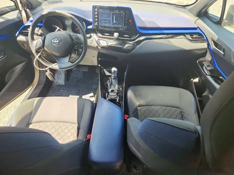 2020 TOYOTA C-HR XLE  
