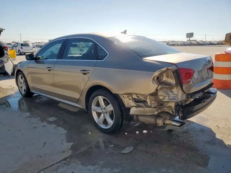 2015 VOLKSWAGEN PASSAT SE  