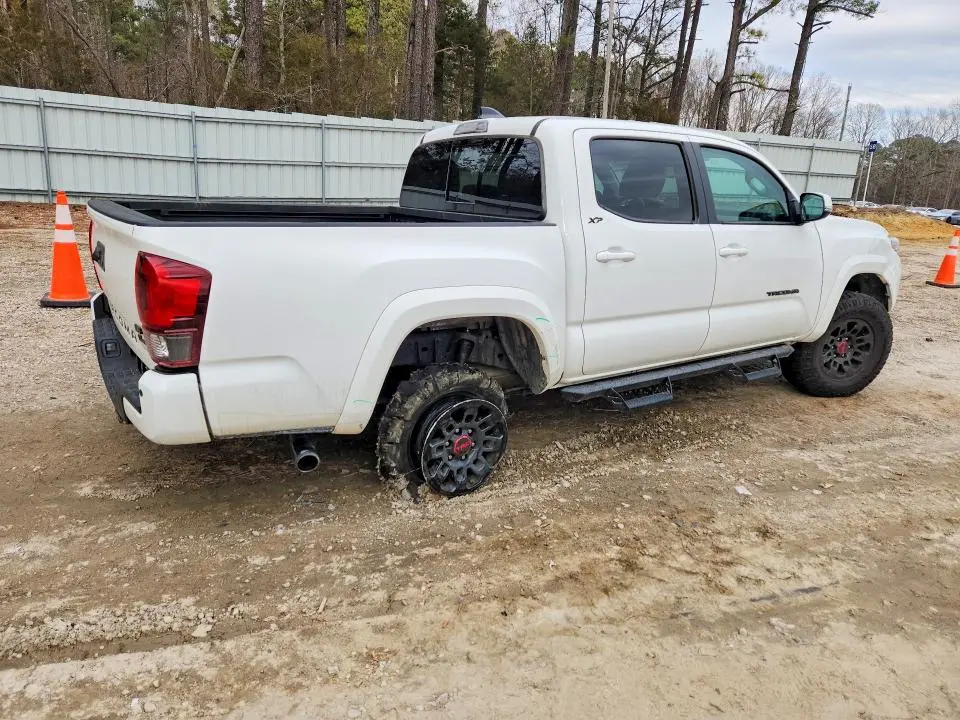 2022 TOYOTA TACOMA SR5 V6  