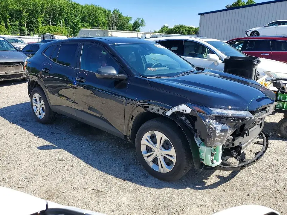 2025 CHEVROLET TRAX LS  