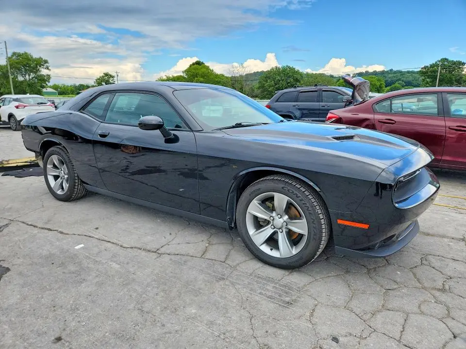 2017 DODGE CHALLENGER SXT  