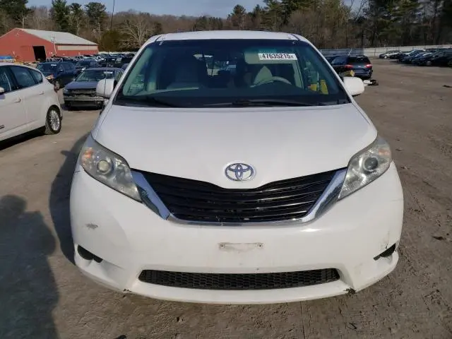 2011 TOYOTA SIENNA LE  