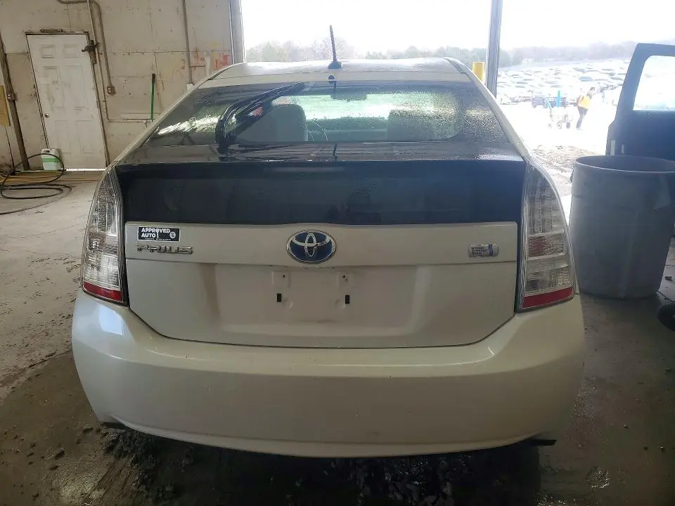 2010 TOYOTA PRIUS III  