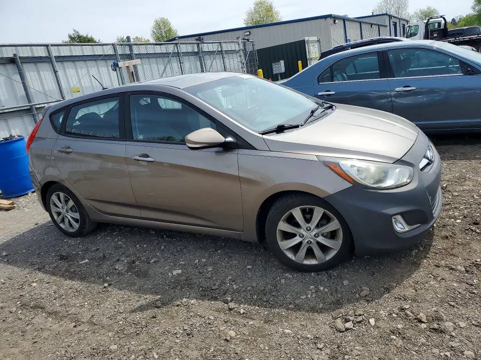 2013 HYUNDAI ACCENT SE  