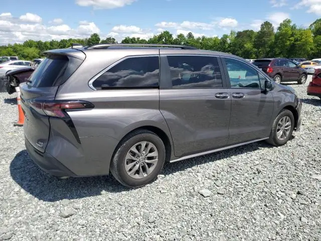 2023 TOYOTA SIENNA XLE  