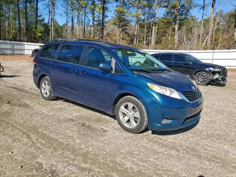 2012 TOYOTA SIENNA LE  