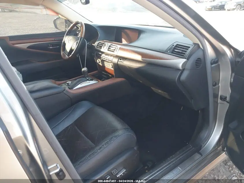 2016 LEXUS LS 460  