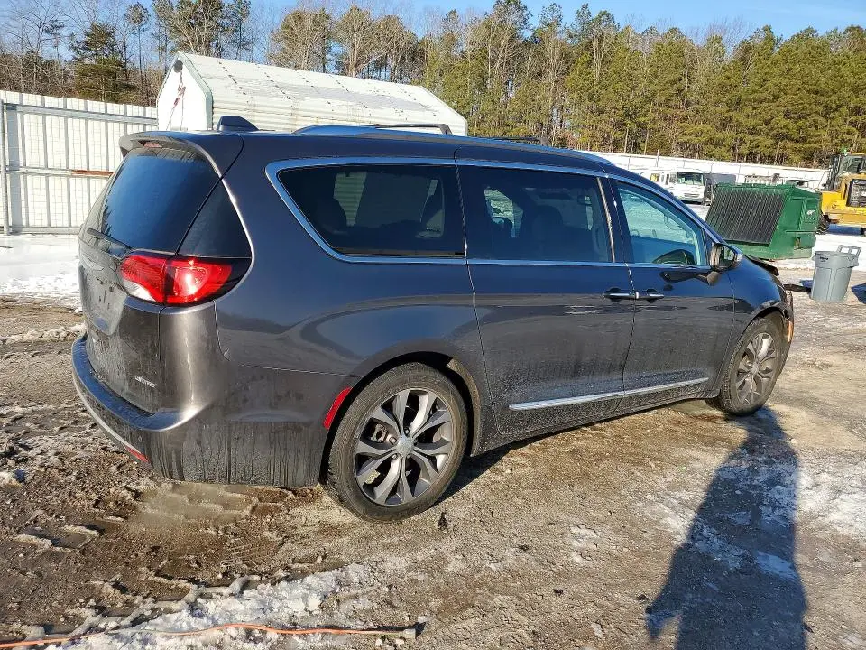 2017 CHRYSLER PACIFICA LIMITED  