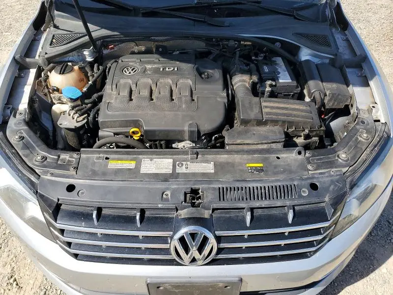 2015 VOLKSWAGEN PASSAT SE  