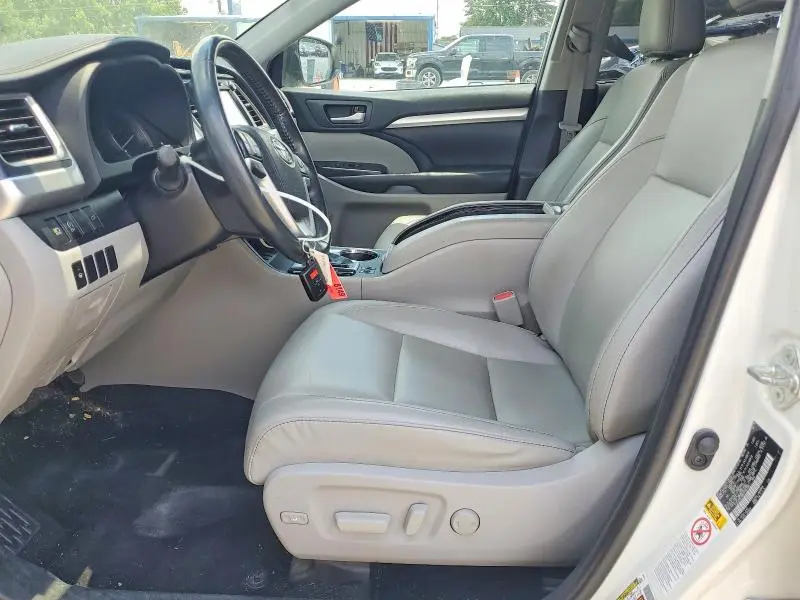 2019 TOYOTA HIGHLANDER XLE  