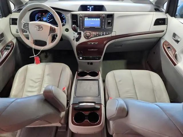 2012 TOYOTA SIENNA XLE  