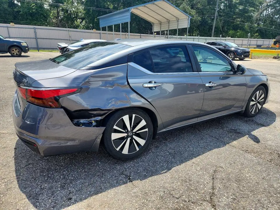 2022 NISSAN ALTIMA SV  