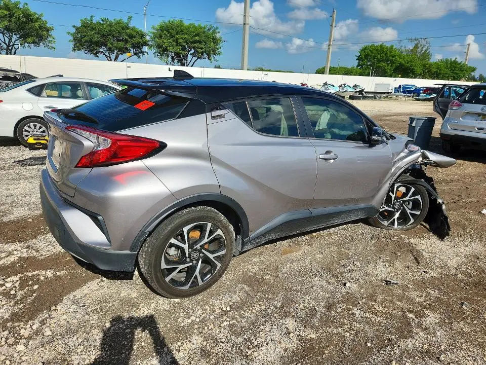 2020 TOYOTA C-HR XLE  