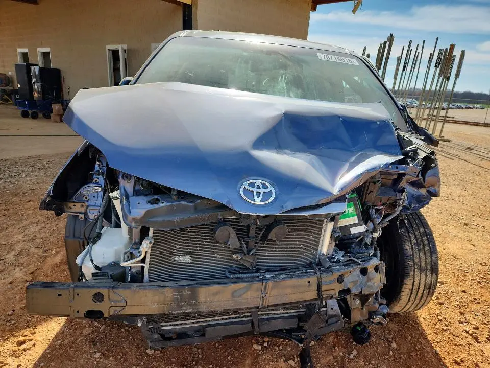 2017 TOYOTA SIENNA XLE  