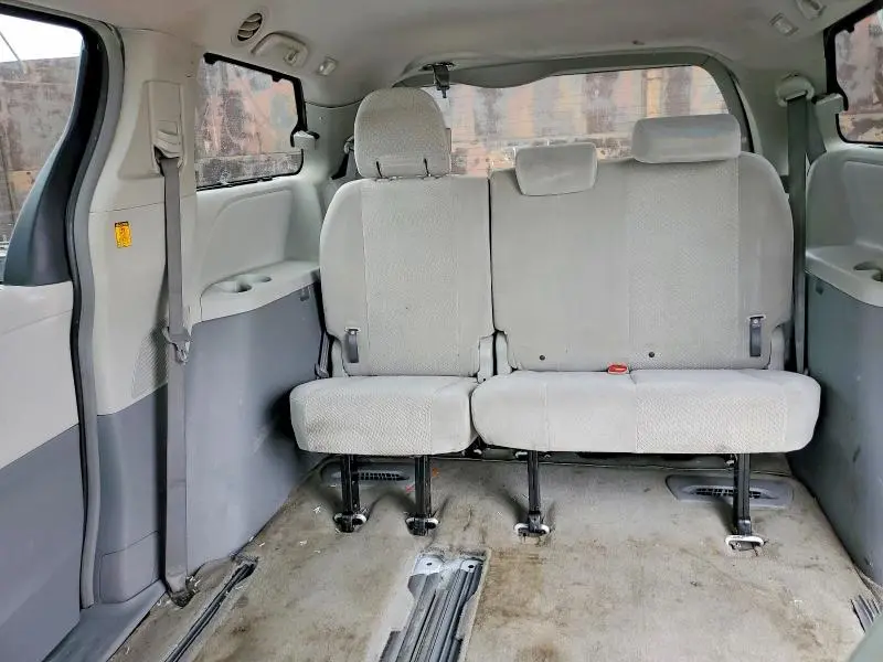2011 TOYOTA SIENNA LE  