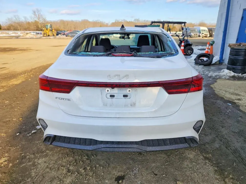 2023 KIA FORTE LXS  