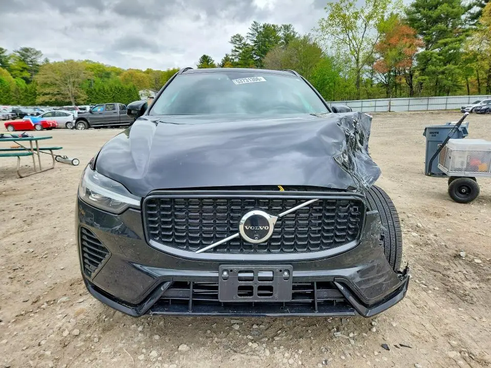 2025 VOLVO XC60 PLUS  