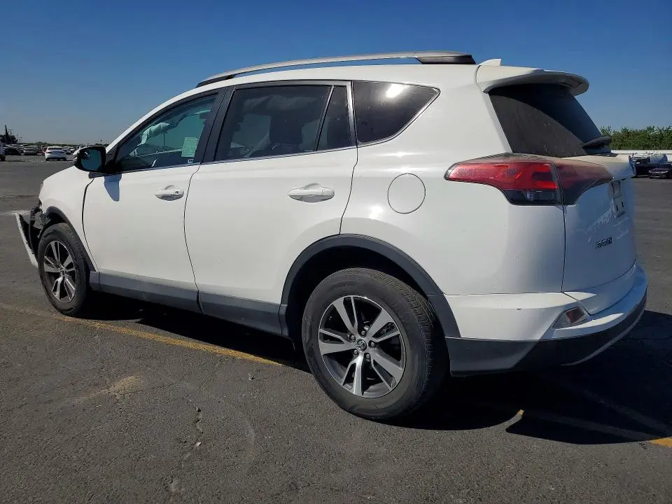 2018 TOYOTA RAV4 XLE  