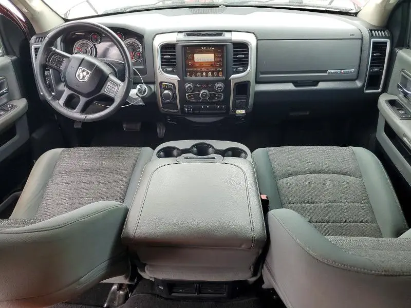 2016 RAM 1500 SLT  