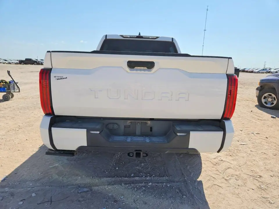 2025 TOYOTA TUNDRA SR5  