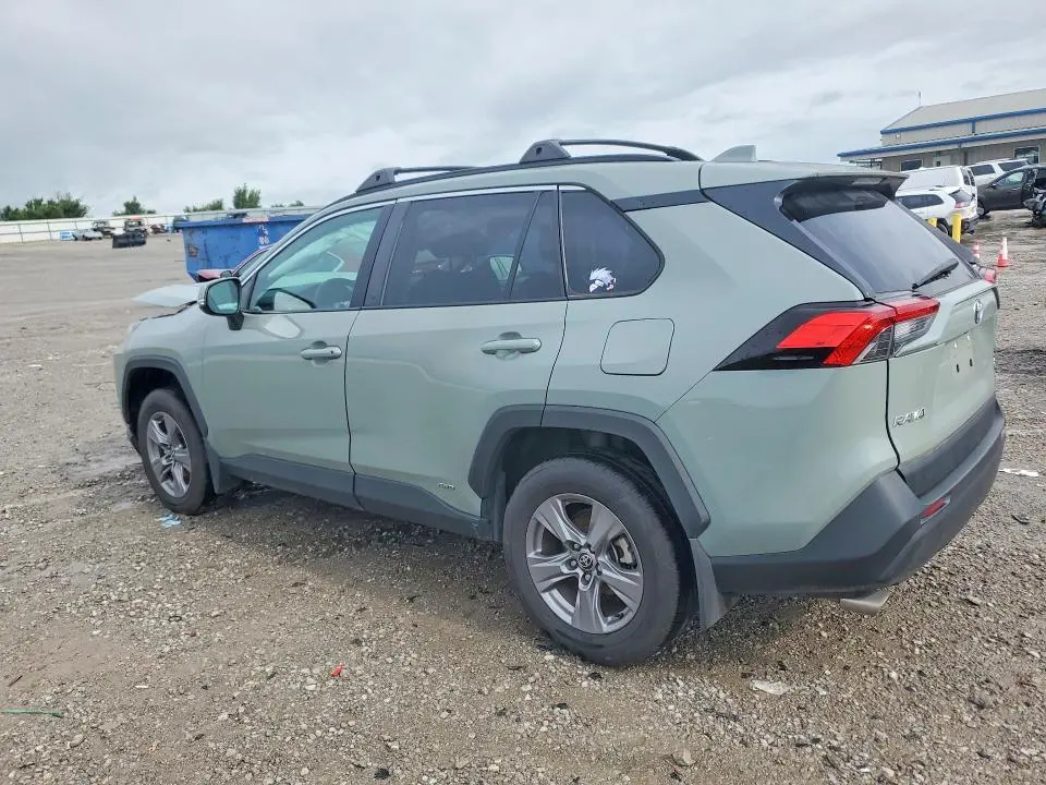 2022 TOYOTA RAV4 XLE  