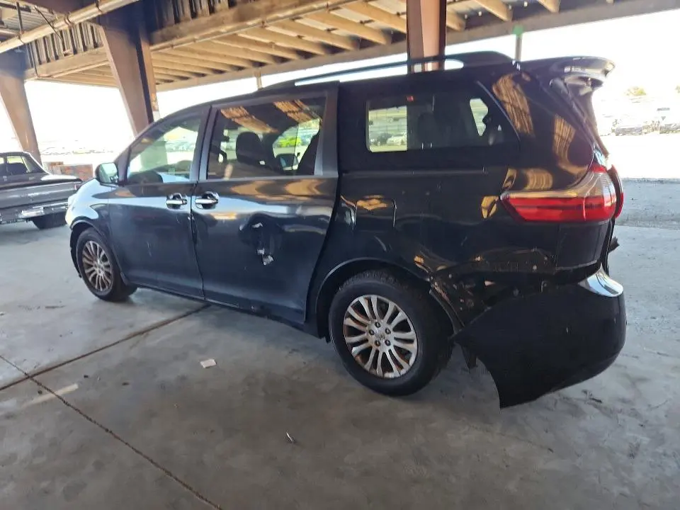 2016 TOYOTA SIENNA XLE PREMIUM 8-PASSENGER  