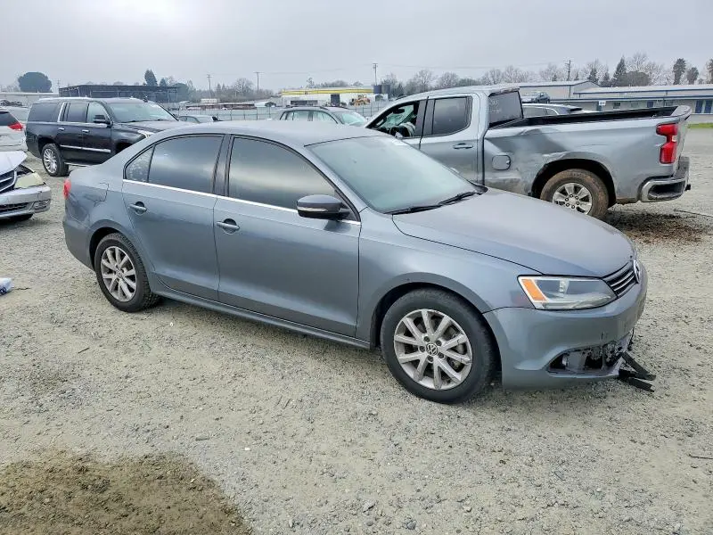 2013 VOLKSWAGEN JETTA SE  
