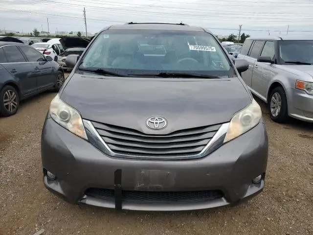 2013 TOYOTA SIENNA XLE  