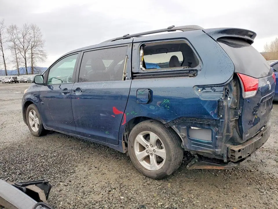 2011 TOYOTA SIENNA LE  