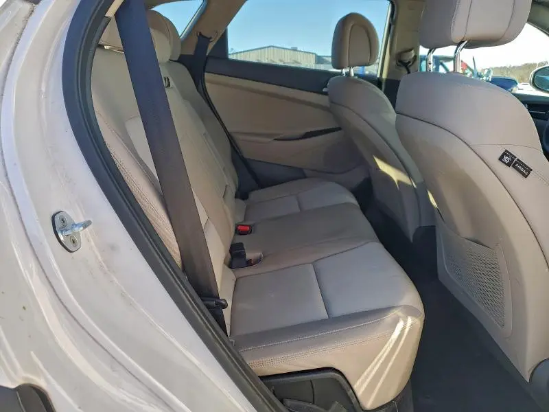 2016 HYUNDAI TUCSON SE  