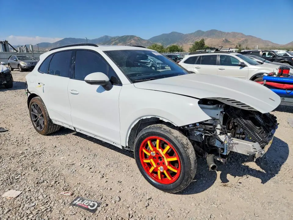 2025 PORSCHE CAYENNE   
