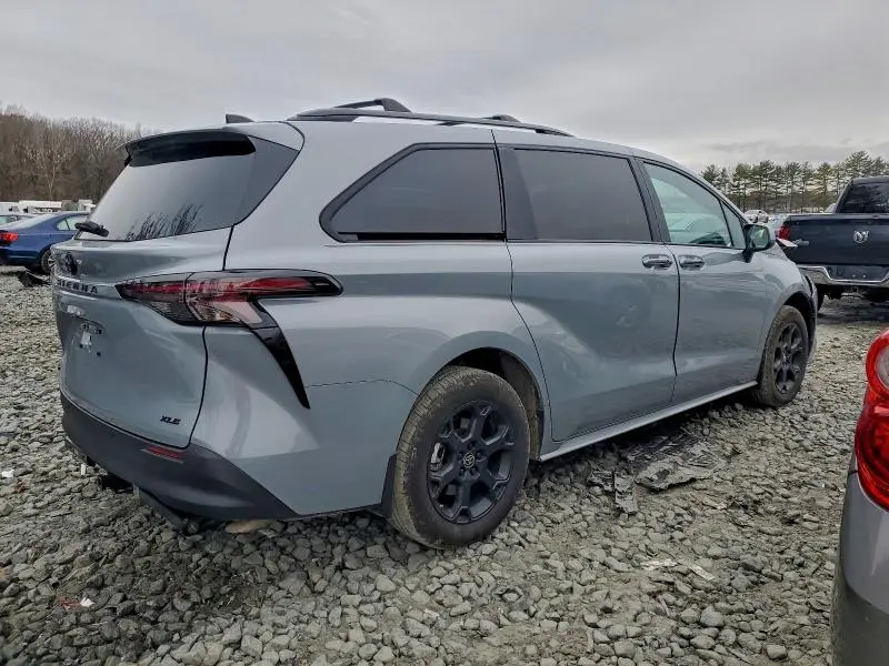 2025 TOYOTA SIENNA XSE  