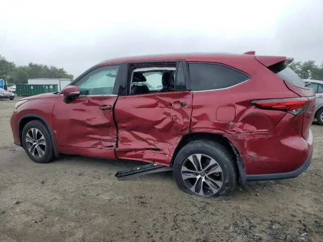 2022 TOYOTA HIGHLANDER XLE  