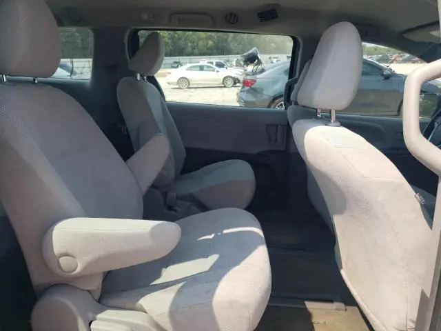 2017 TOYOTA SIENNA   