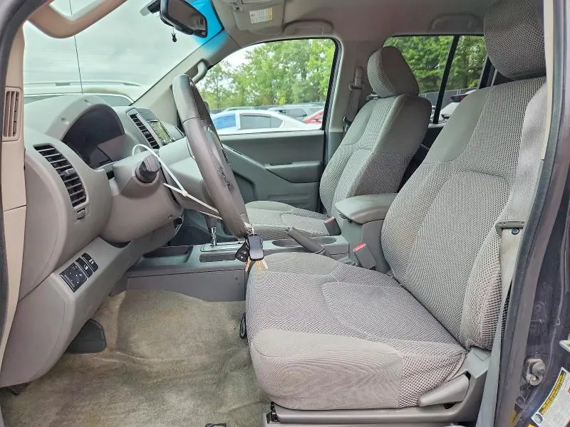 2016 NISSAN FRONTIER SV  