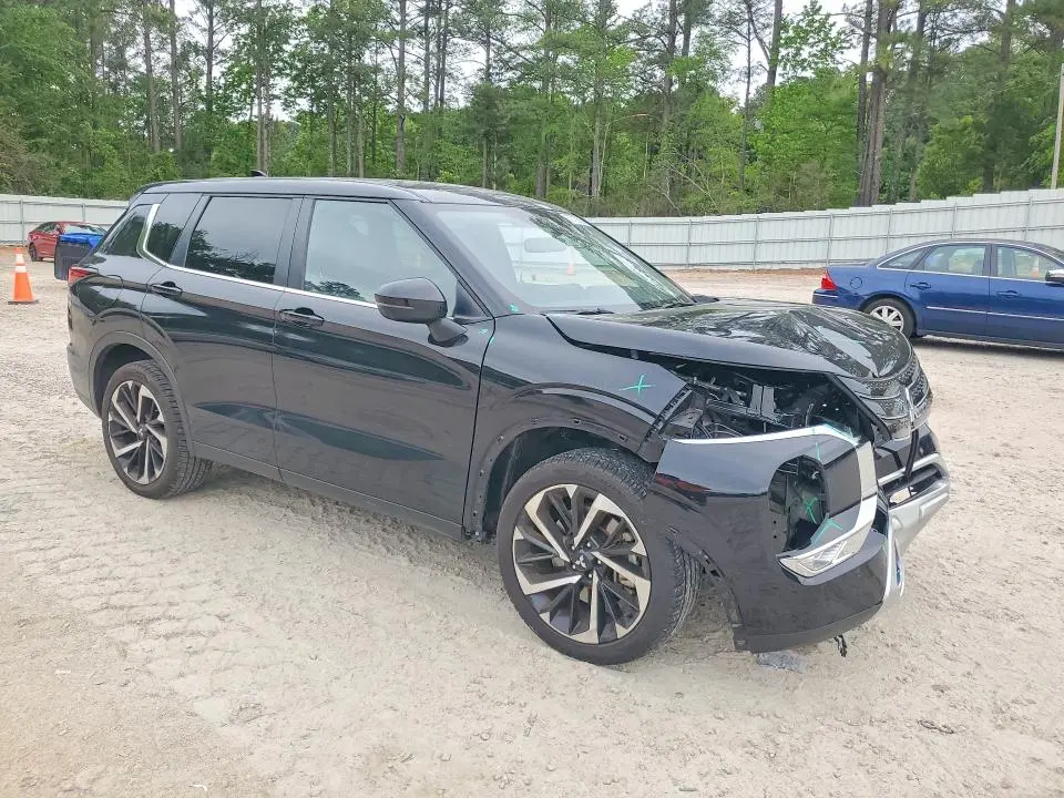 2024 MITSUBISHI OUTLANDER SE  