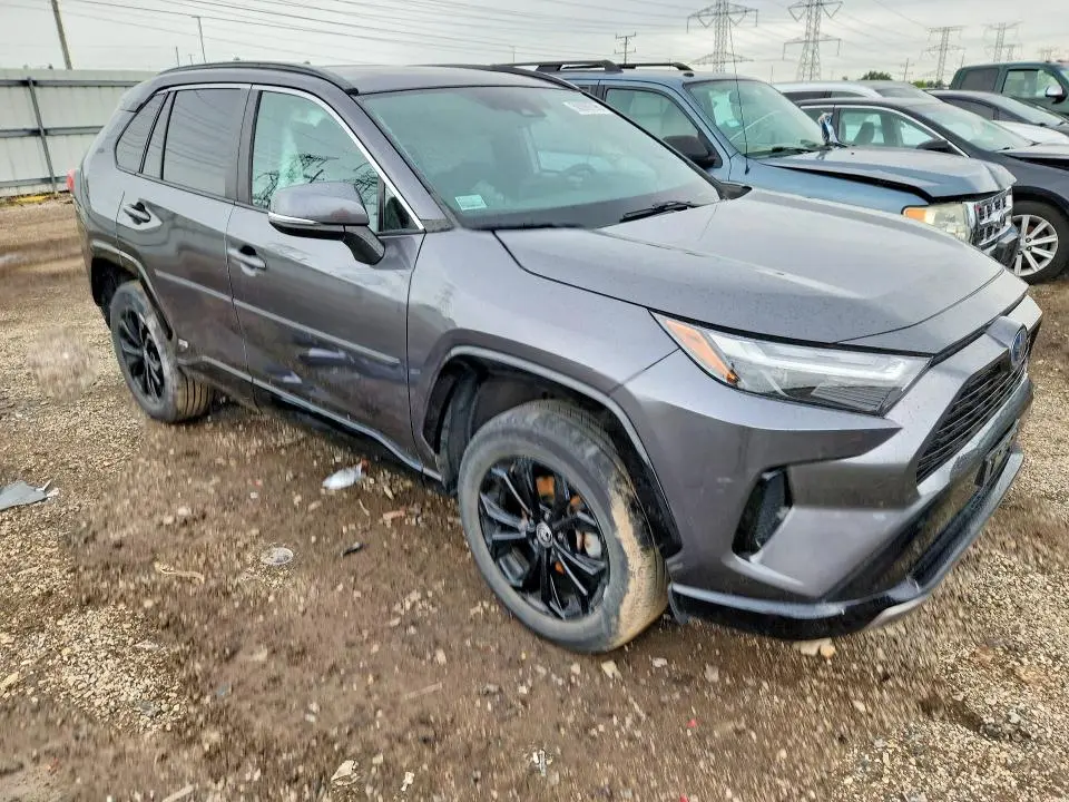 2022 TOYOTA RAV4 SE  