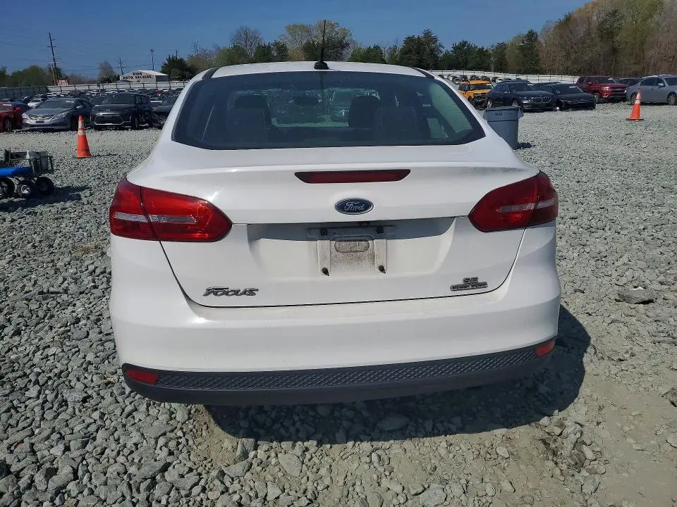 2015 FORD FOCUS SE  