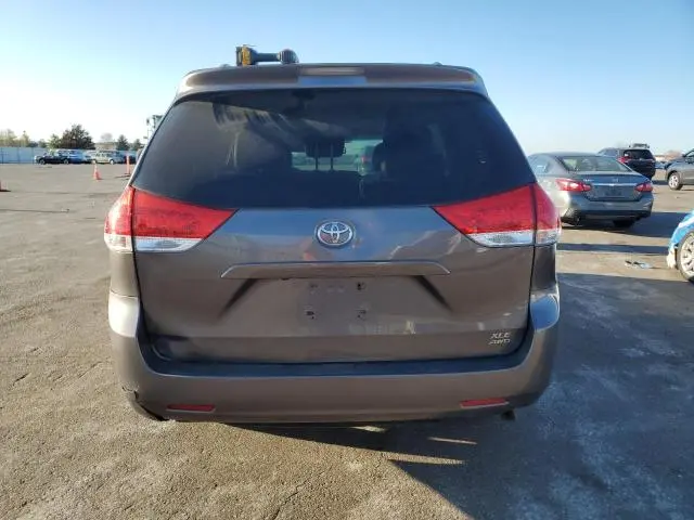 2011 TOYOTA SIENNA XLE  