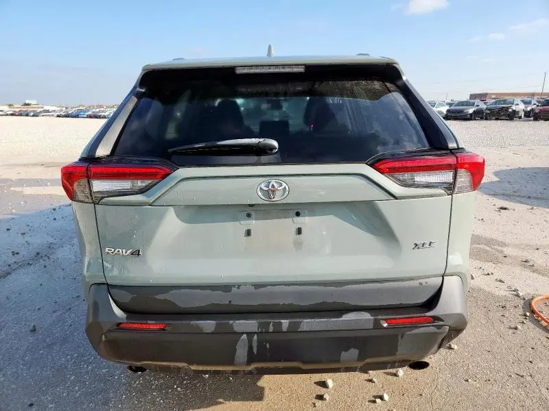 2019 TOYOTA RAV4 XLE  