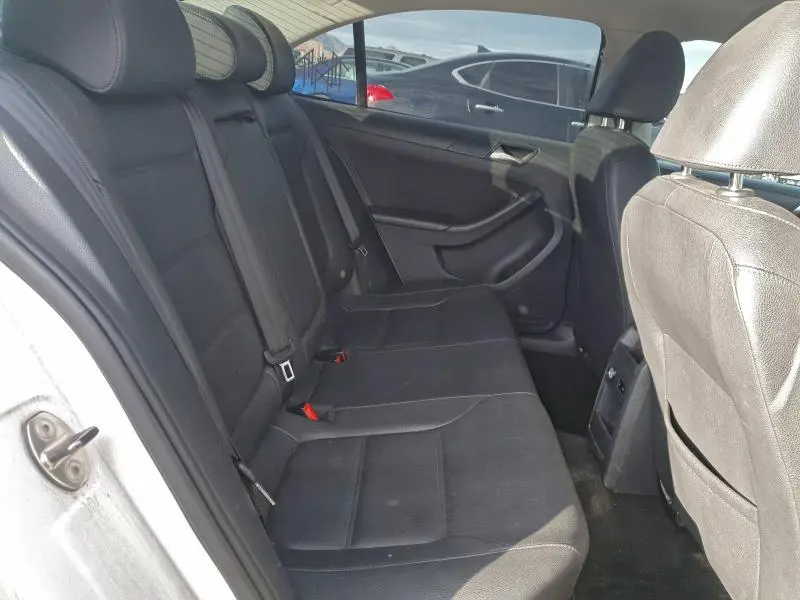 2011 VOLKSWAGEN JETTA SE  