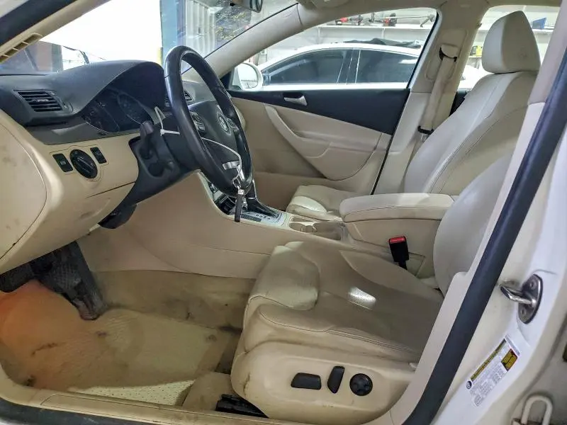 2010 VOLKSWAGEN PASSAT KOMFORT  