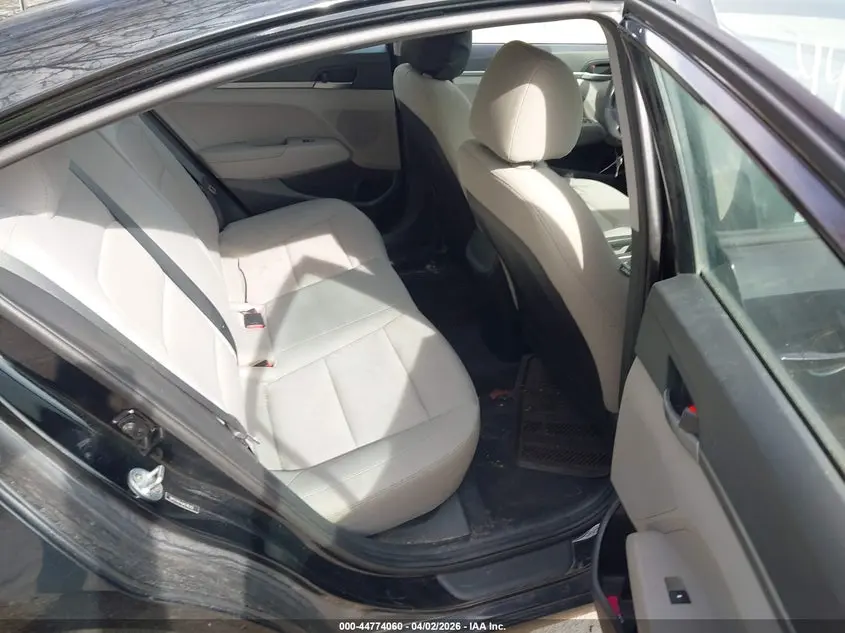 2018 HYUNDAI ELANTRA SE