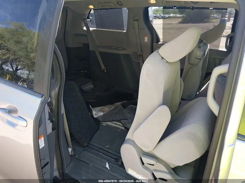 2017 TOYOTA SIENNA LE 8 PASSENGER